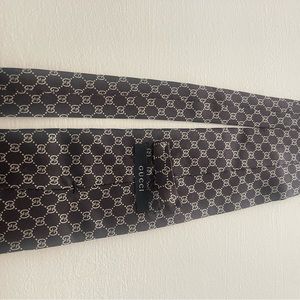 Gucci men’s tie! In great condition